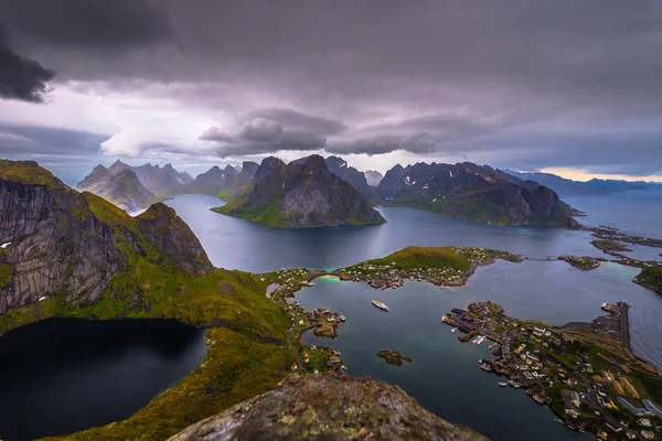 Panoramatický Pohled Rybářského Města Reine Shora Blízkosti Reinebringen Viewpoint Lofoten — Stock fotografie