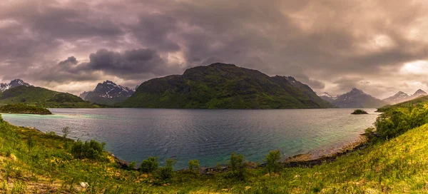 挪威罗弗敦群岛狭窄 Trollfjord Paniramic — 图库照片