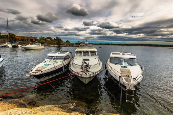 Шведский Архипелаг Июня 2018 Года Лодки Гавани Острове Моха Шведском — стоковое фото