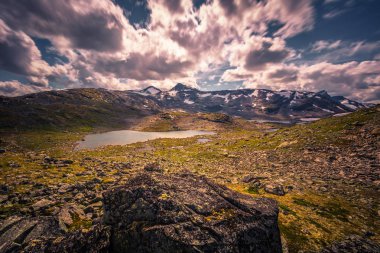 Vahşi dağ manzarası Jotunheimen Milli Parkı, Norveç