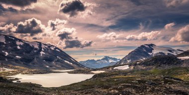 Vahşi dağ manzarası Jotunheimen Milli Parkı, Norveç