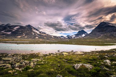 Vahşi dağ manzarası Jotunheimen Milli Parkı, Norveç