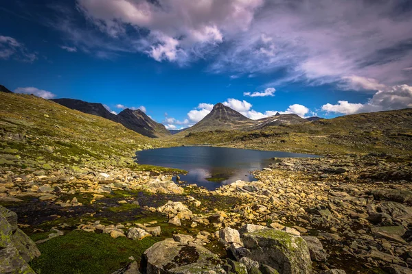 Jotunheimen 国家公园的野生山地景观 — 图库照片