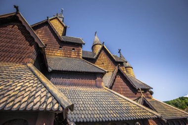 Heddal - 01 Ağustos 2018: Ortaçağ Heddal çıta Kilisesi, kalan en büyük kiliseler Telemark, Norveç'teki savmak