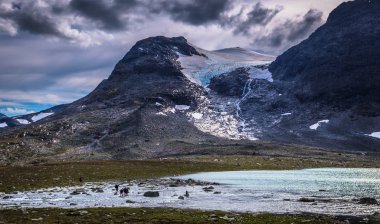 Vahşi dağ manzarası Jotunheimen Milli Parkı, Norveç