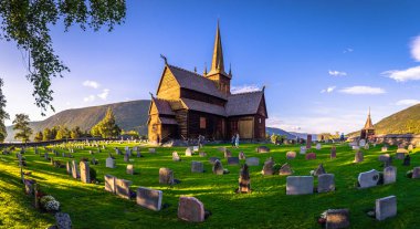 Lom - 29 Temmuz 2018: Çıta Lom Kilisesi, Norveç