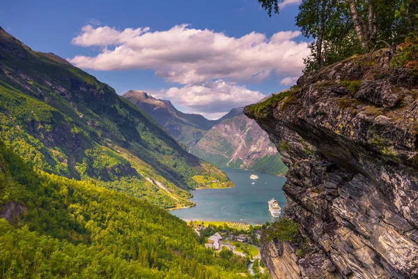 Geiranger Juli 2018 Aussichtspunkt Flydalsjuvet Atemberaubenden Unesco Fjord Geiranger Norwegen — Stockfoto