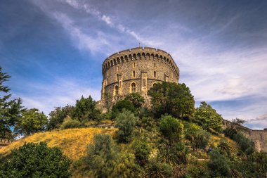 Windsor - 04 Ağustos 2018: Windsor, İngiltere'nin kale duvarlarının