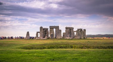 Stonehenge - 07 Ağustos 2018: Antik anıt Stonehenge, İngiltere