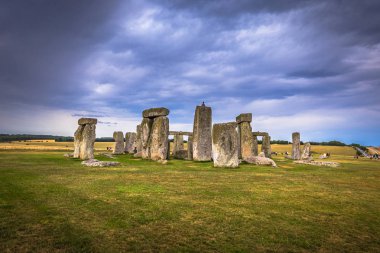 Stonehenge - 07 Ağustos 2018: Antik anıt Stonehenge, İngiltere