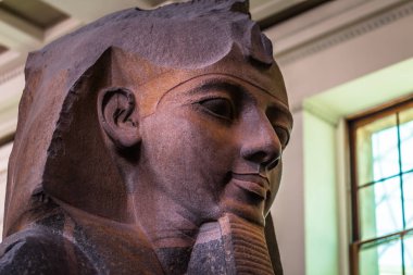 Londra - 06 Ağustos 2018: Brtitish Müzesi, Londra, İngiltere Antik Mısır heykeli