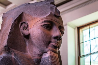 Londra - 06 Ağustos 2018: Brtitish Müzesi, Londra, İngiltere Antik Mısır heykeli