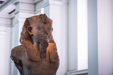 Londra - 06 Ağustos 2018: Brtitish Müzesi, Londra, İngiltere Antik Mısır heykeli
