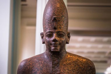 Londra - 06 Ağustos 2018: Brtitish Müzesi, Londra, İngiltere Antik Mısır heykeli