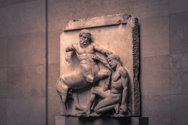 Londra - 06 Ağustos 2018: Antik Yunan heykel Brtitish Müzesi, Londra, İngiltere