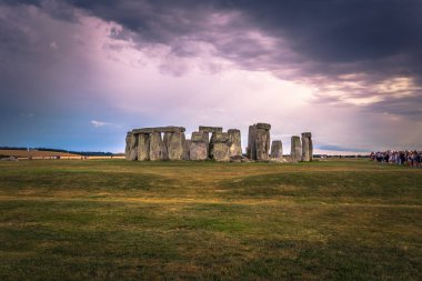 Stonehenge - 07 Ağustos 2018: Antik anıt Stonehenge, İngiltere