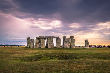 Stonehenge - 07 Ağustos 2018: Antik anıt Stonehenge, İngiltere