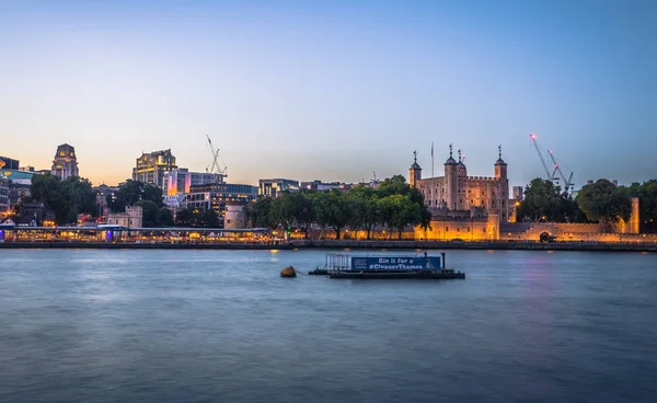 Londyn Sierpień 2018 Tower London Przez Rzeki Tamizy Londynie Anglia — Zdjęcie stockowe