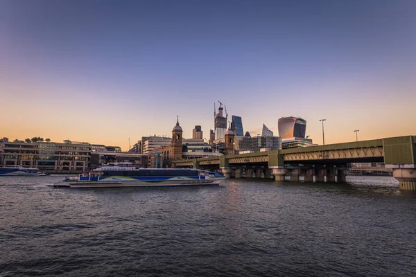 Londres Agosto 2018 Centro Financiero Londres Junto Río Támesis Londres —  Fotos de Stock