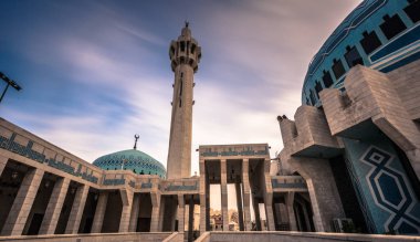 Amman - 30 Eylül 2018: Ürdün'ün Başkenti Amman'ın merkezinde Kral I. Abdullah Camii