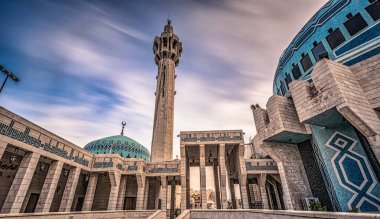 Amman - 30 Eylül 2018: Ürdün'ün Başkenti Amman'ın merkezinde Kral I. Abdullah Camii