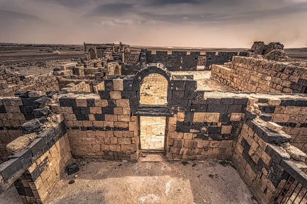 ヨルダン 2018 ヨルダンの砂漠の砂丘の古代城の遺跡 — ストック写真