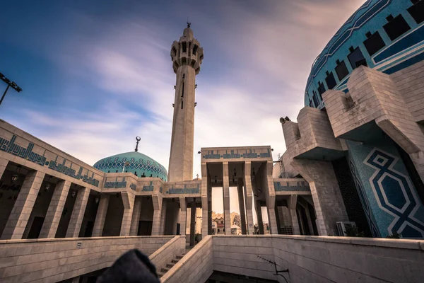 Amman - 30 Eylül 2018: Ürdün'ün Başkenti Amman'ın merkezinde Kral I. Abdullah Camii