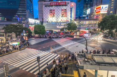Tokyo - 21 Mayıs 2019: Tokyo Shibuya ilçesinde scramble geçiş, Japonya