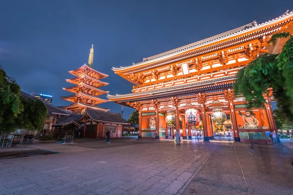 Tokyo - May 20, 2019: Night shot of the Sensoji temple in Asakus — Stock Photo, Image