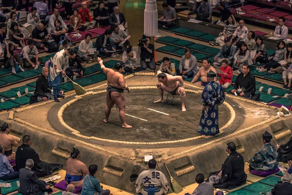 Tokyo - 19 Mayıs 2019: Ryogoku arenada Sumo güreş maçı,