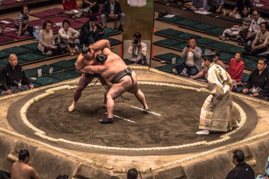 Tokyo - 19 Mayıs 2019: Ryogoku arenada Sumo güreş maçı,