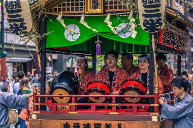 Tokyo - 19 Mayıs 2019: Sanja Matsuri festivalini kutlayanlar
