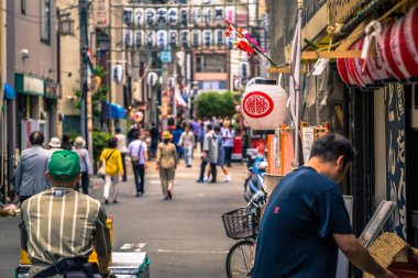 Tokyo - 19 Mayıs 2019: Sanja Matsuri festivalini kutlayanlar