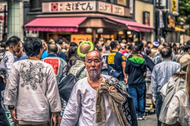 Tokyo - 19 Mayıs 2019: Sanja Matsuri festivalini kutlayanlar