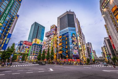 Tokyo - 18 Mayıs 2019: Tokyo'da Akihabara şehir merkezi, J