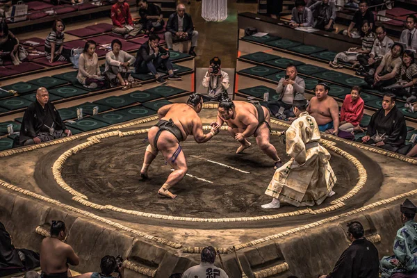 Tokyo - 19 Mayıs 2019: Ryogoku arenada Sumo güreş maçı,