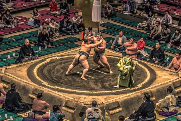 Tokyo - 19 Mayıs 2019: Ryogoku arenada Sumo güreş maçı,