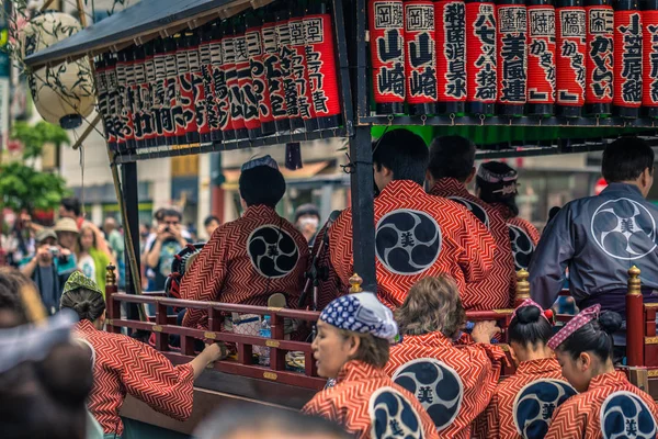 Tokyo - 19 Mei 2019: Masyarakat merayakan perayaan Sanja Matsuri festi — Stok Foto