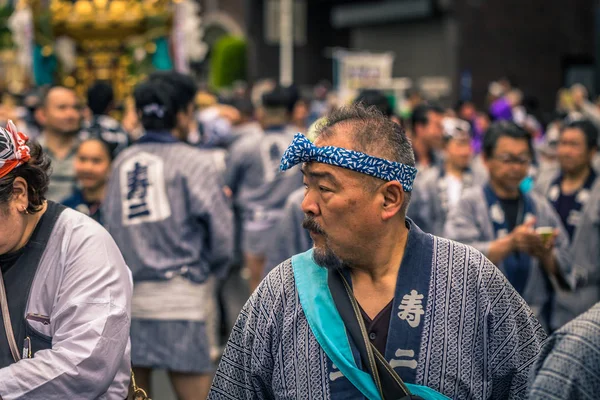 Tokyo - 19 maggio 2019: Persone che celebrano il Sanja Matsuri festi — Foto Stock