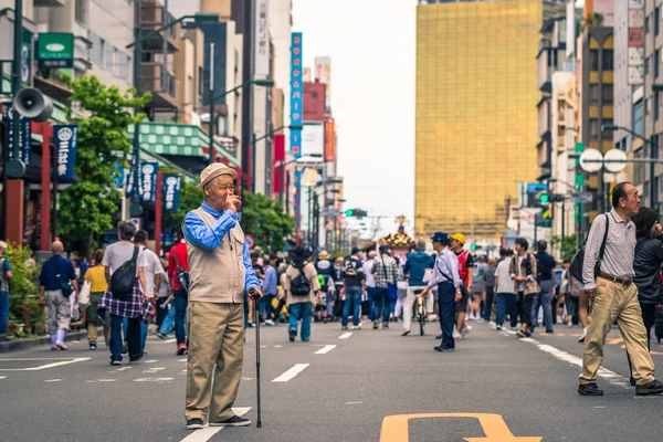 Tokyo-19 maj 2019: människor firar Sanja Matsuri festi — Stockfoto