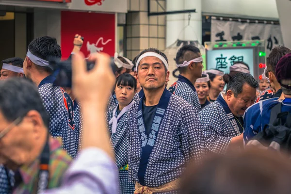 Tokyo - 19 Mayıs 2019: Sanja Matsuri festivalini kutlayanlar