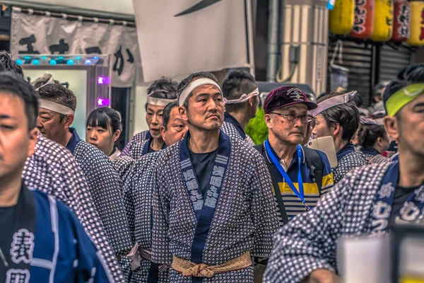 Tóquio - 19 de maio de 2019: Pessoas comemorando o Sanja Matsuri festi — Fotografia de Stock