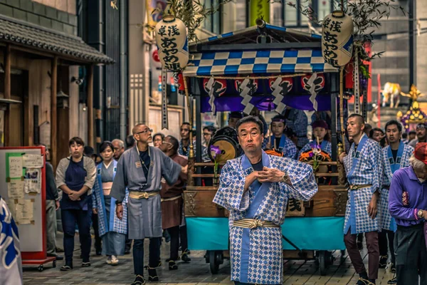 Tokyo - 19 Mayıs 2019: Sanja Matsuri festivalini kutlayanlar