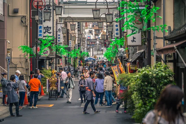 Tokyo - 19 Mayıs 2019: Sanja Matsuri festivalini kutlayanlar — Stok fotoğraf