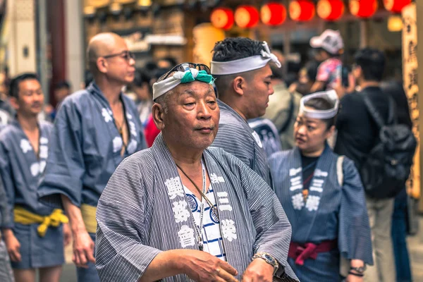 Tóquio - 19 de maio de 2019: Pessoas comemorando o Sanja Matsuri festi — Fotografia de Stock