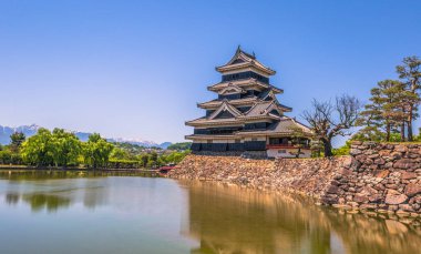 Matsumoto - 25 Mayıs 2019: Matsumoto kalesi ve kırmızı br