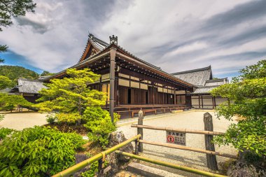 Kyoto - 29 Mayıs 2019: Kinkakuji, Kyoto'daki Altın Köşk, J