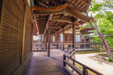 Kyoto - 30 Mayıs 2019: Kyoto'daki Daikakuji Budist tapınağı, Japonya