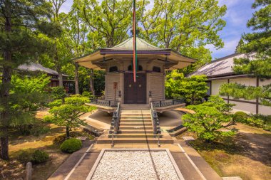 Kyoto - 30 Mayıs 2019: Kyoto'daki Daikakuji Budist tapınağı, Japonya