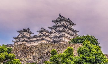 Himeji - 02 Haziran 2019: Bölgedeki ikonik Himeji Kalesi